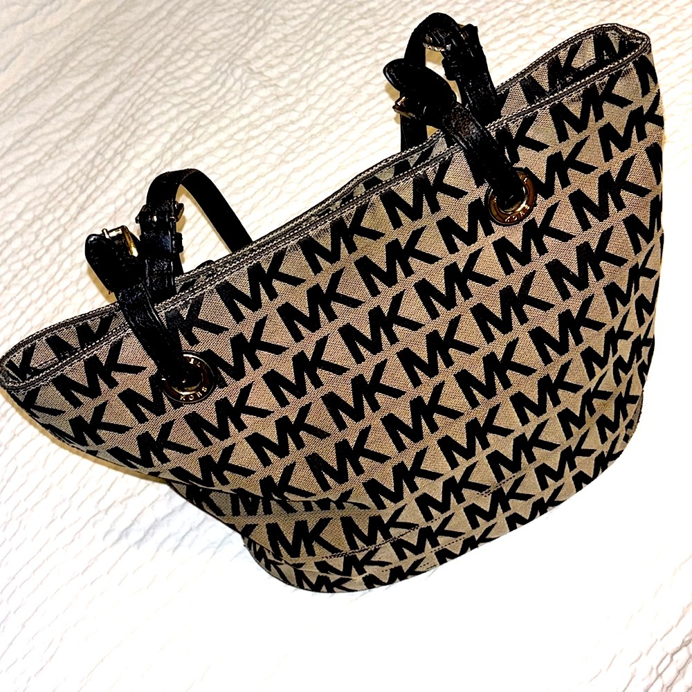 Michael Kors MK Purse Tan Black Bag Gold Hardware Pockets